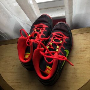 NIKE BASKETBALL SHOES